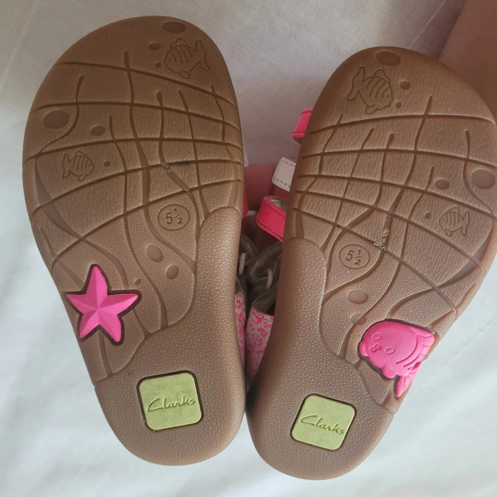Clarks Kids Sz 5.5 Sandals